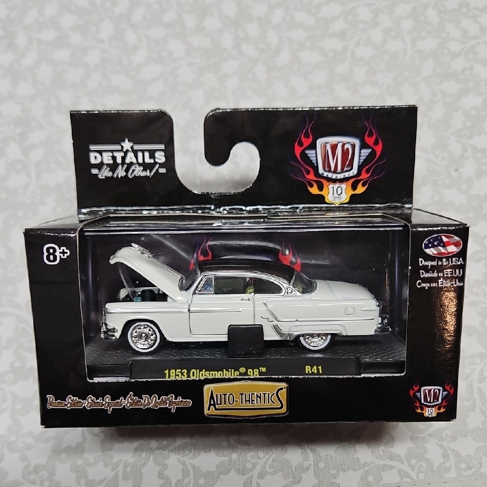 M2 Machines 1953 Oldsmobile 98 Premium Die-cast Car